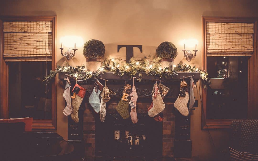 10 Heartwarming Christmas Mantels